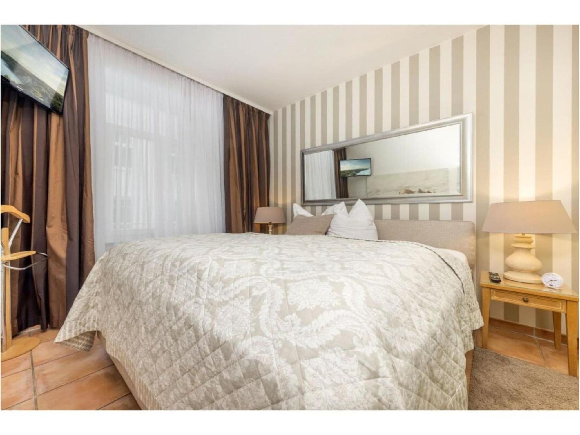 Sea Lymphony - In Frigga Apartment